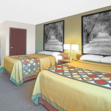 Super 8 By Wyndham Windsor/Madison North Hotel Eksteriør billede