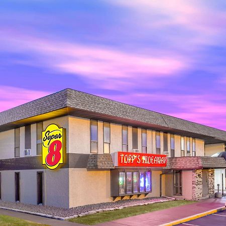 Super 8 By Wyndham Windsor/Madison North Hotel Eksteriør billede