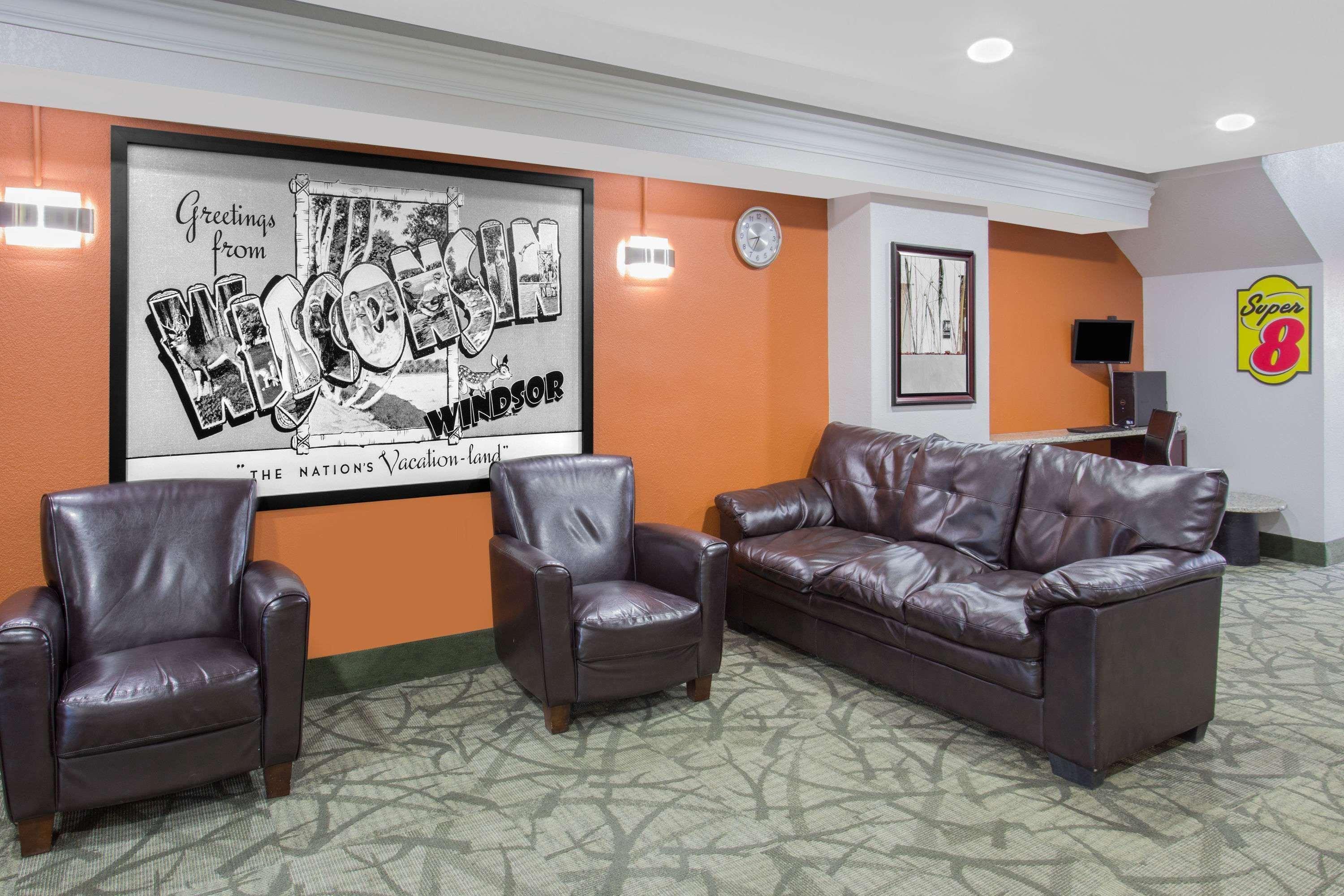 Super 8 By Wyndham Windsor/Madison North Hotel Eksteriør billede